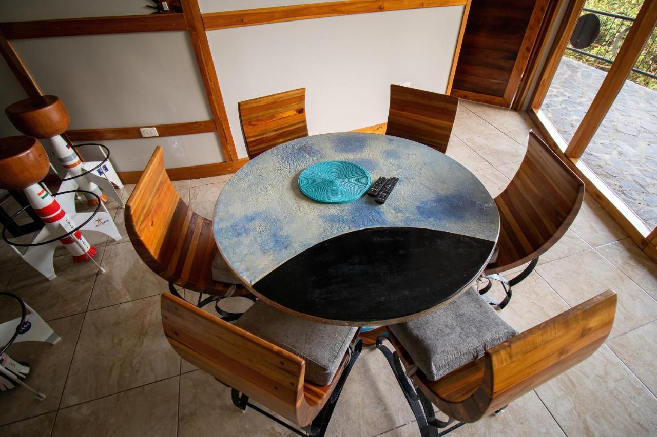 Moon Wonders Vacation House Monteverde ภายนอก รูปภาพ